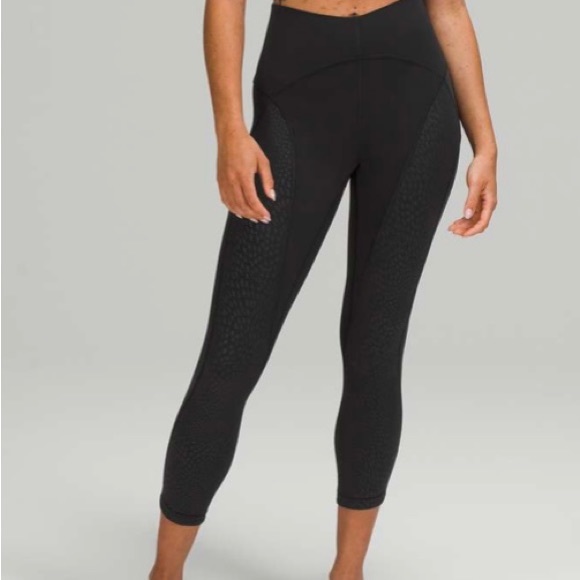 Lululemon Nulu and Mesh Mid-Rise Yoga Crop 23". Size 8. black - Picture 3 of 10